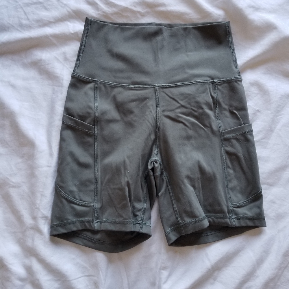 Biker shorts with pockets